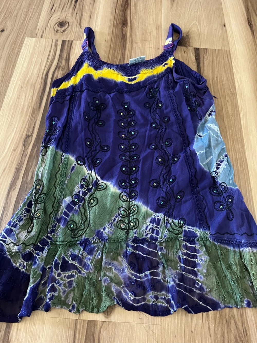 L.S.I. Tie-dyed Purple Green Yellow  Vintage, Boho, Embroidered/beaded, Y2k M